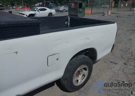 2001 Toyota Tundra z USA, uszkodzony, nr VIN 5TBJN32171S212866